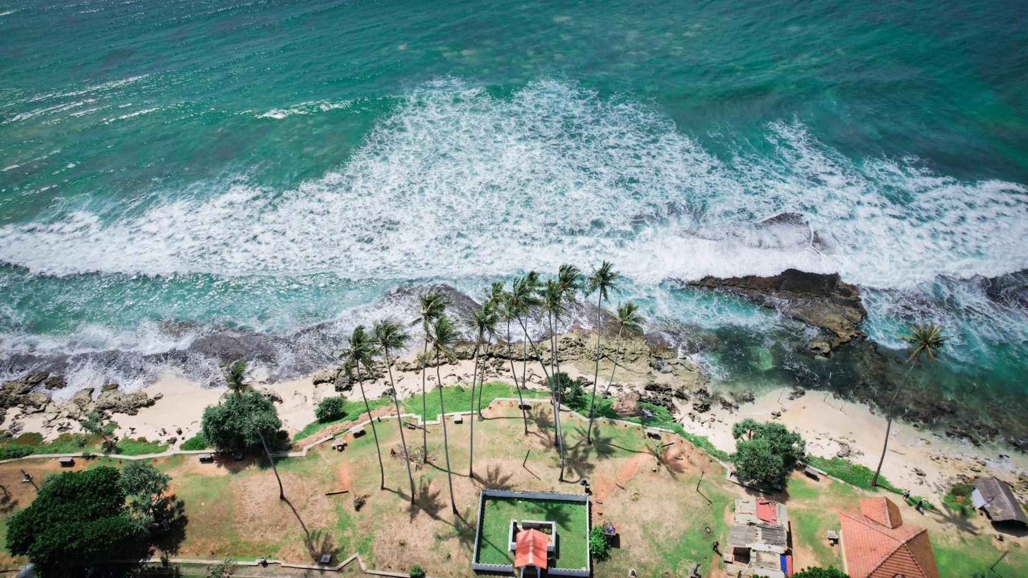 Teya Beach Hotel Ahangama Esterno foto